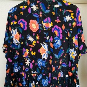 ANTHROPOLOGIE Floral top Size Medium